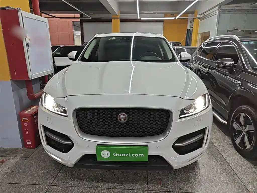 Jaguar F-PACE 2.0 T 4 WD R-Sport Sport