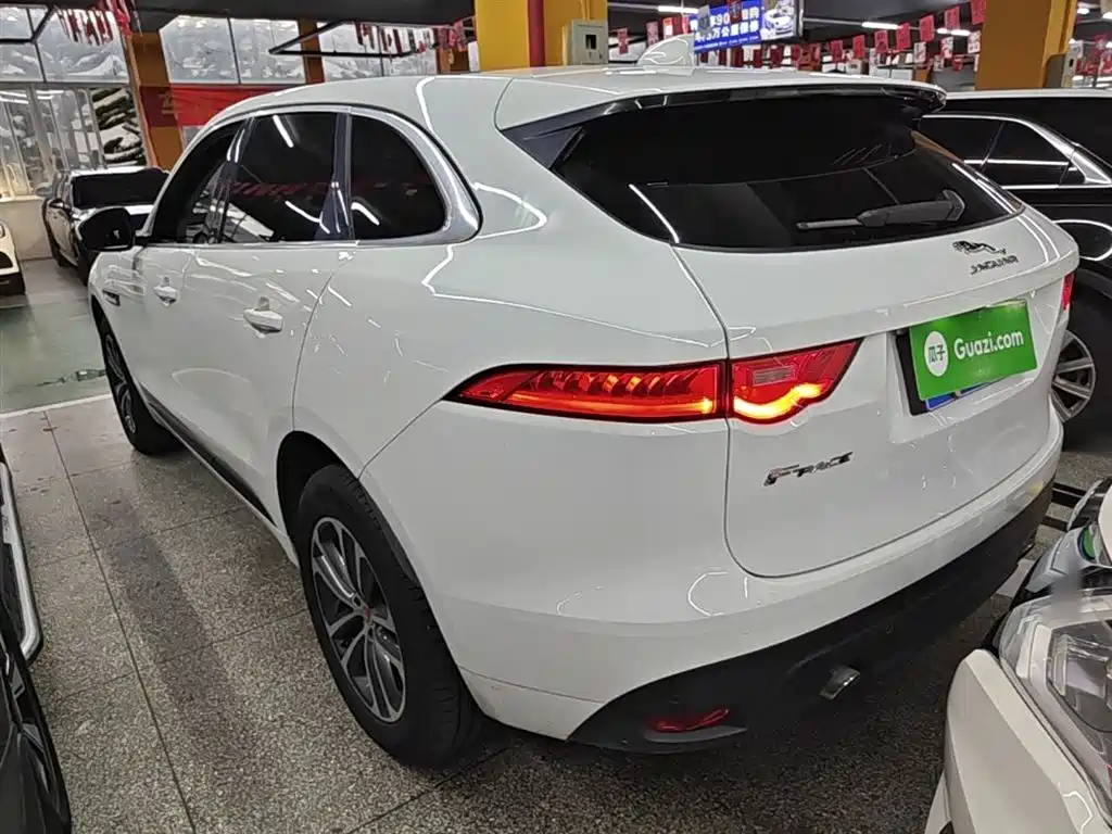 Jaguar F-PACE 2.0 T 4 WD R-Sport Sport