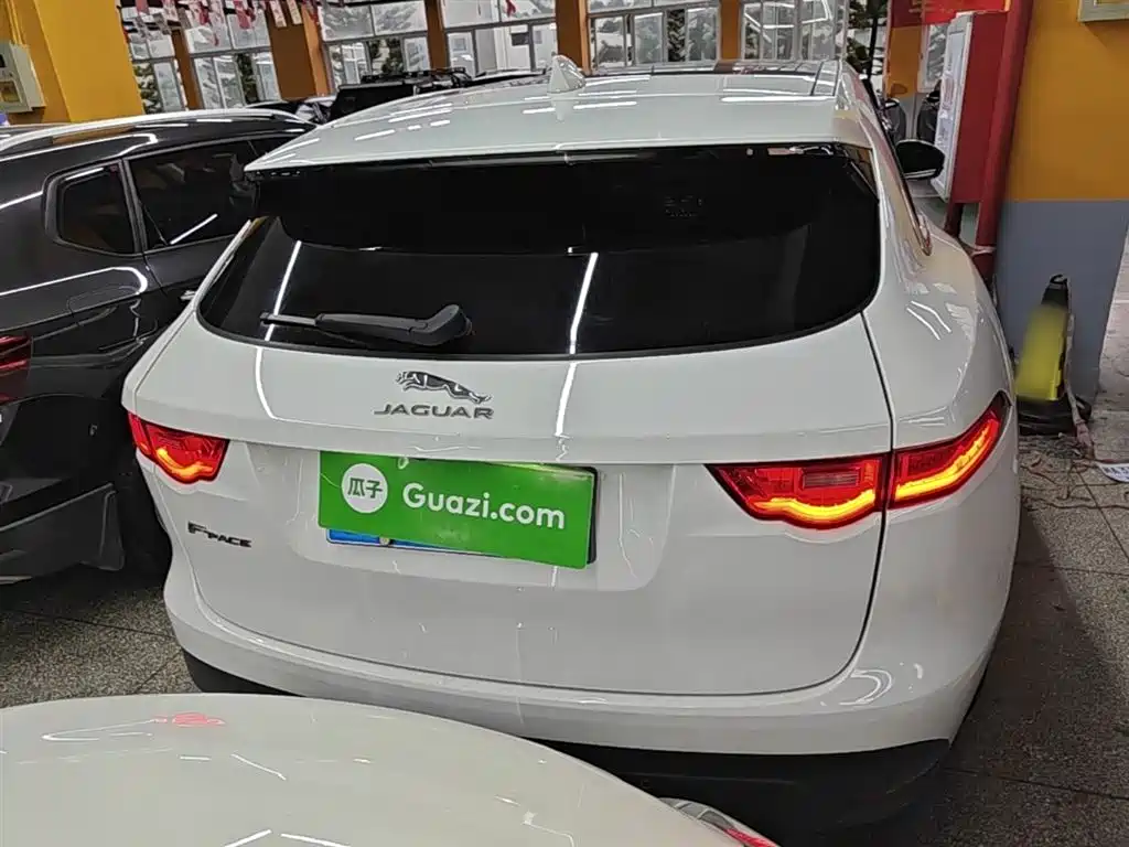 Jaguar F-PACE 2.0 T 4 WD R-Sport Sport