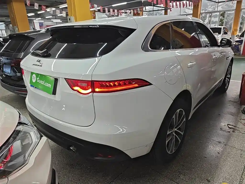 Jaguar F-PACE 2.0 T 4 WD R-Sport Sport