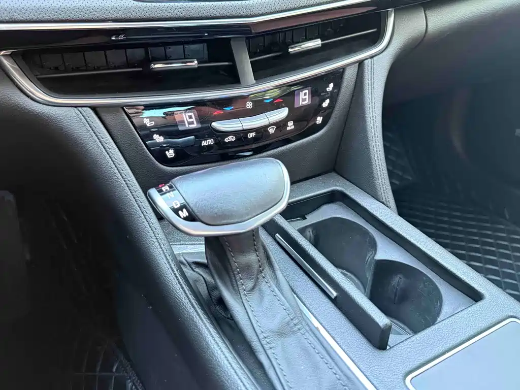 Cadillac CT6 28 T Leading
