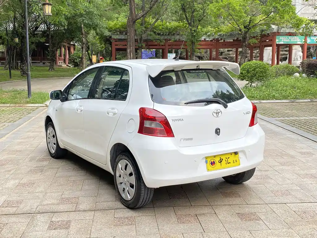 Yaris 1.6 E Auto Charm Motion