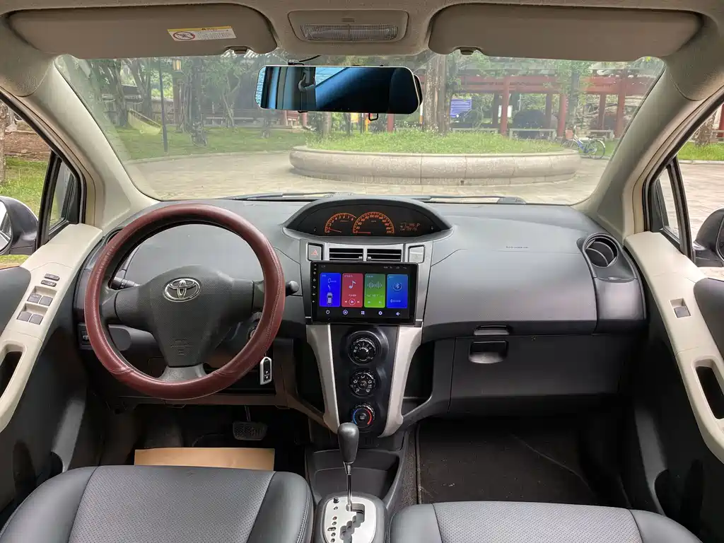 Yaris 1.6 E Auto Charm Motion