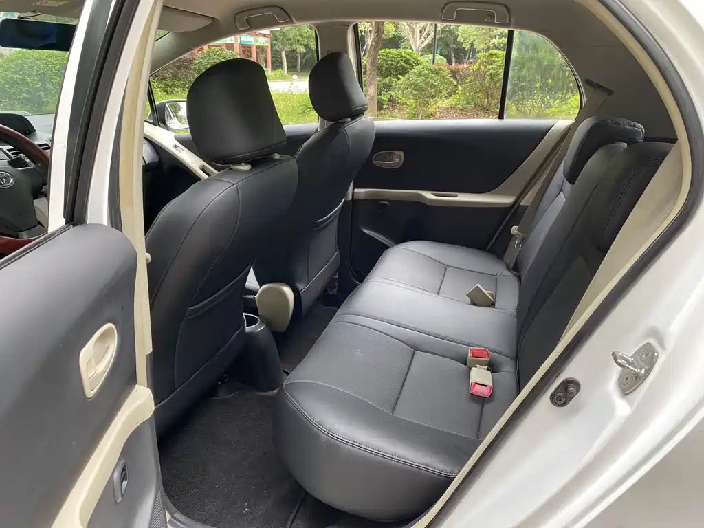Yaris 1.6 E Auto Charm Motion