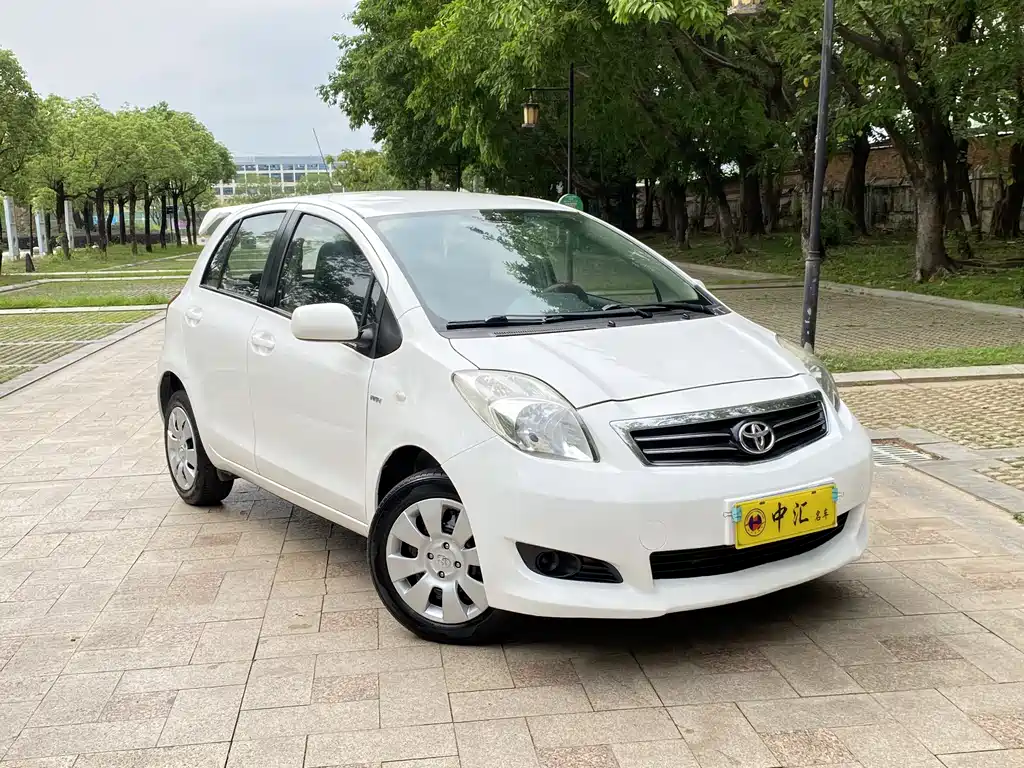 Yaris 1.6 E Auto Charm Motion