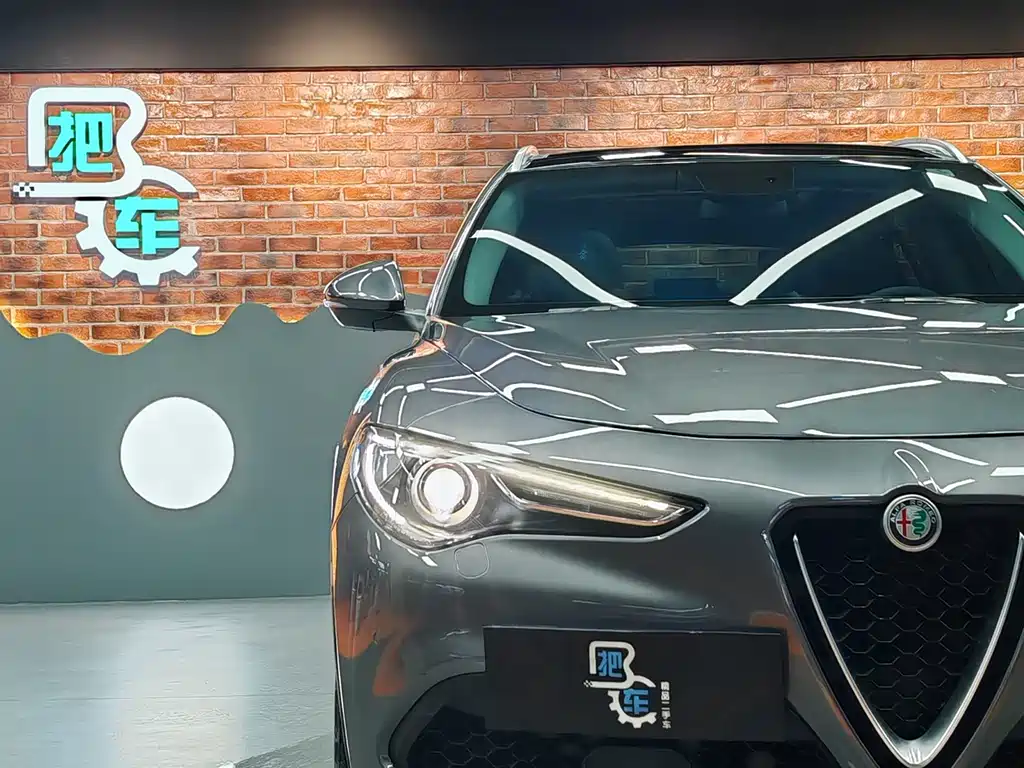Stelvio 2.0 T 280 HP Luxury