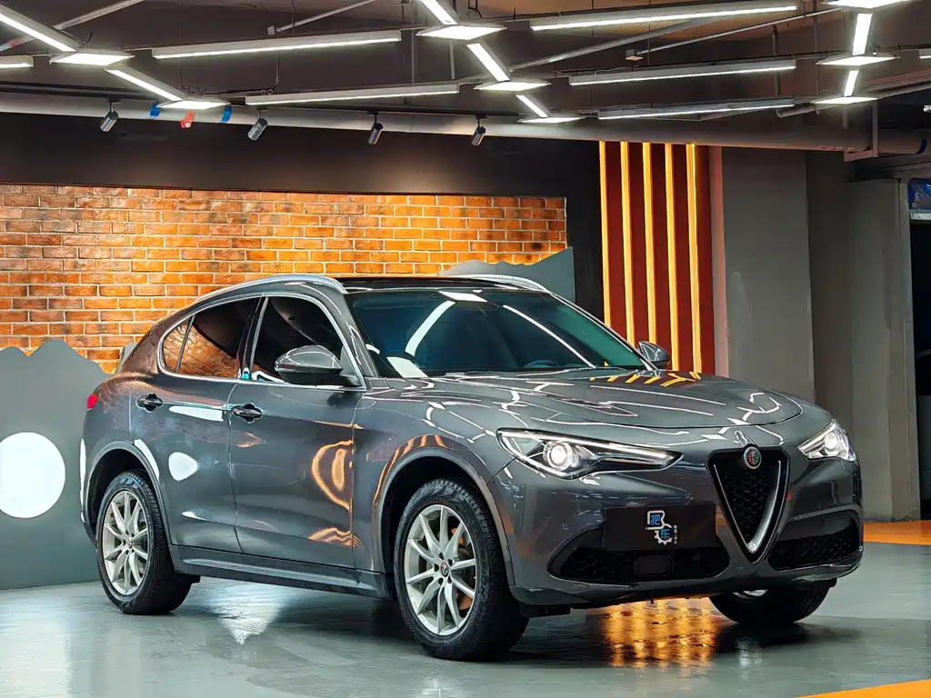 Stelvio 2.0 T 280 HP Luxury