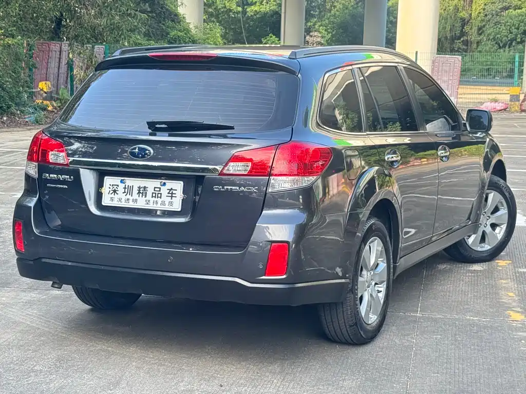 Outback 2.5 i Luxury
