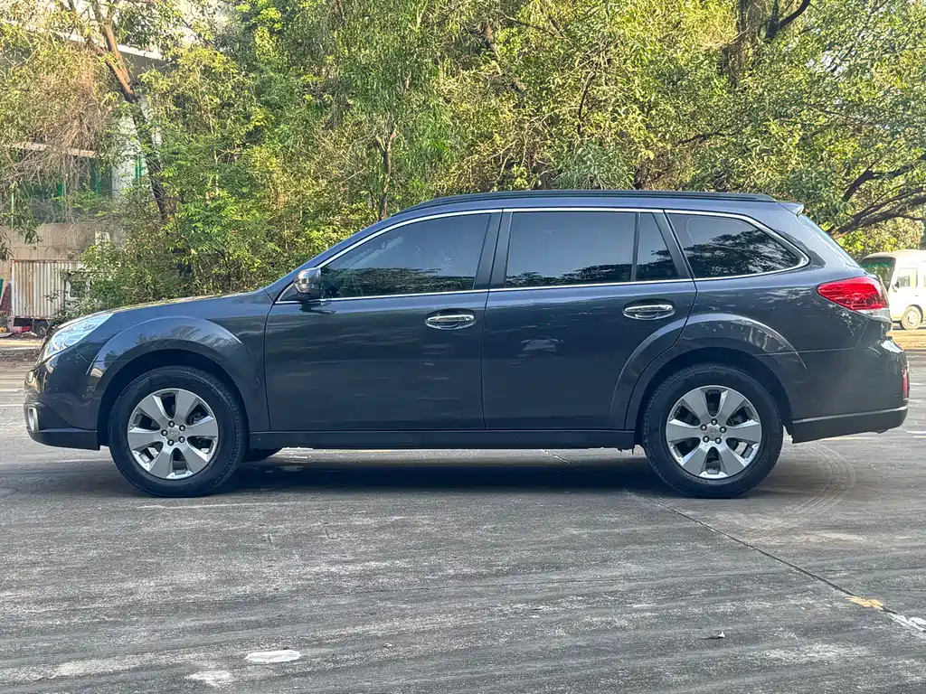 Outback 2.5 i Luxury