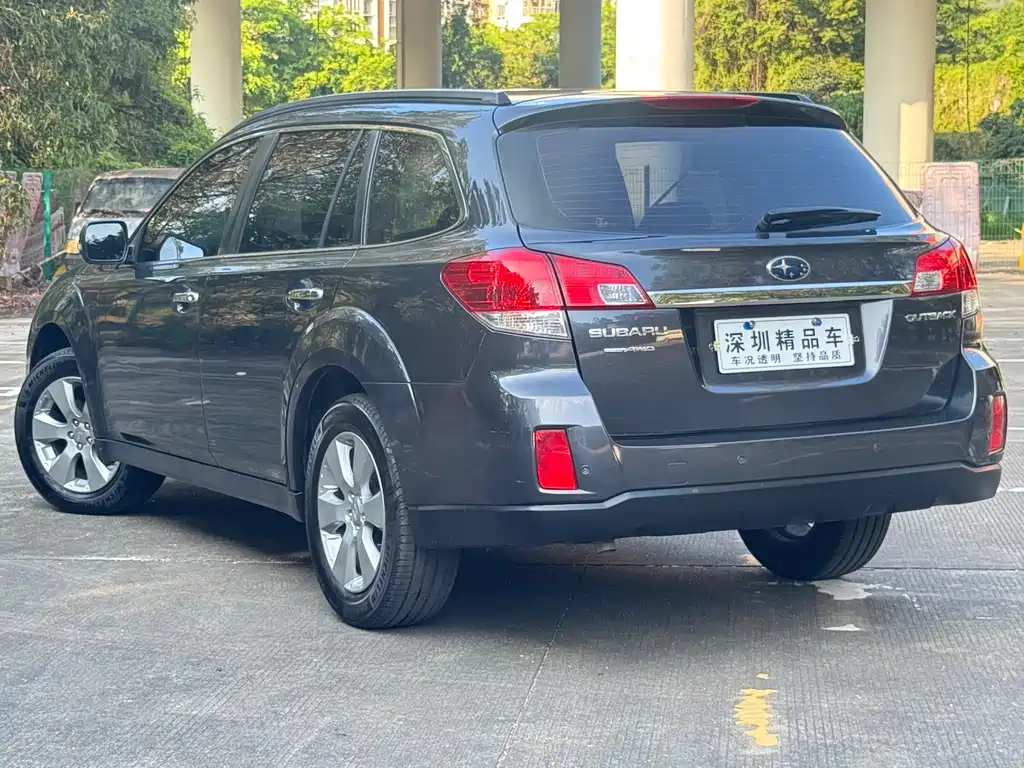 Outback 2.5 i Luxury
