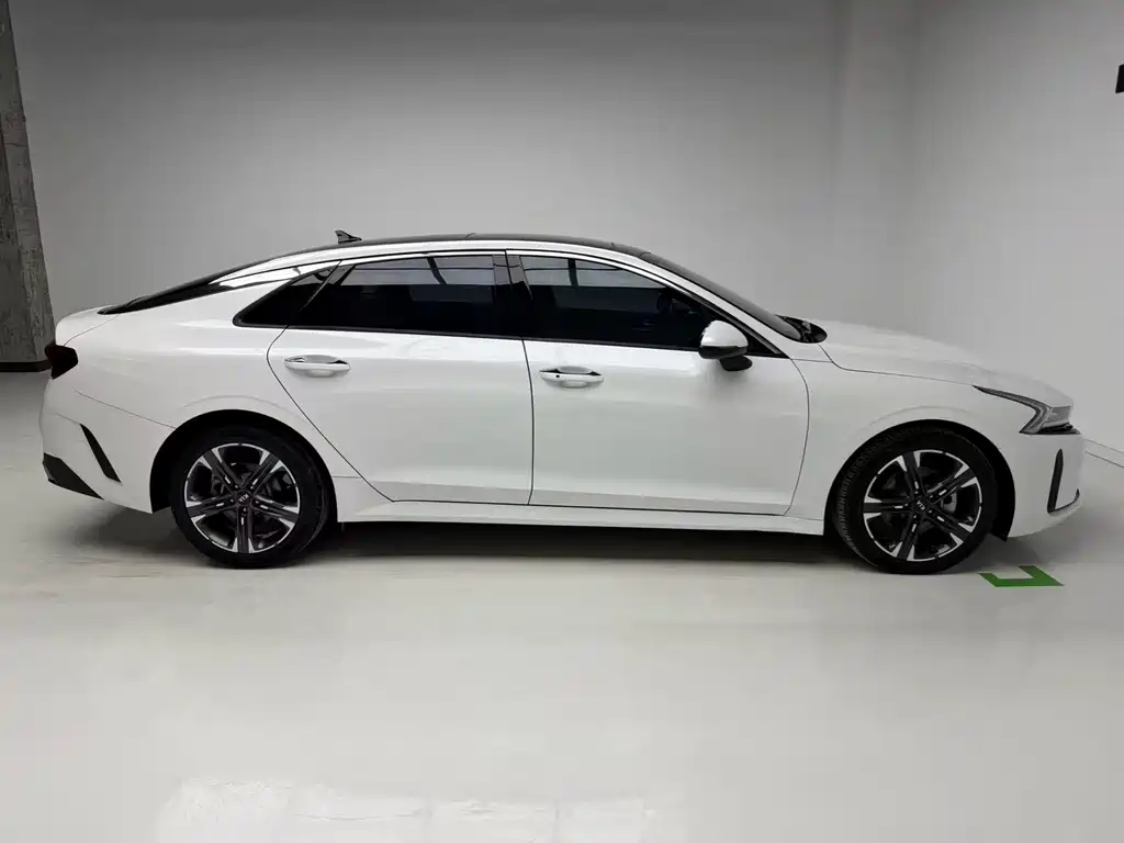 Kia K5 270 T CVVD Refreshed