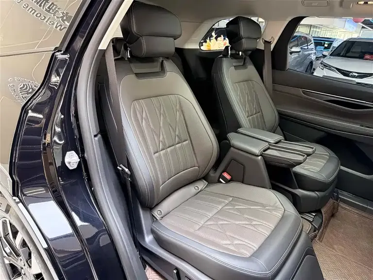 Ford Edge Edge L 2.0 T EcoBoost 4 WD 7-seat Supreme