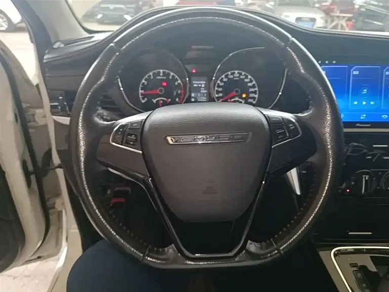 Venucia T70 启辰T70 2019款 2.0 L CVT睿趣版 国V