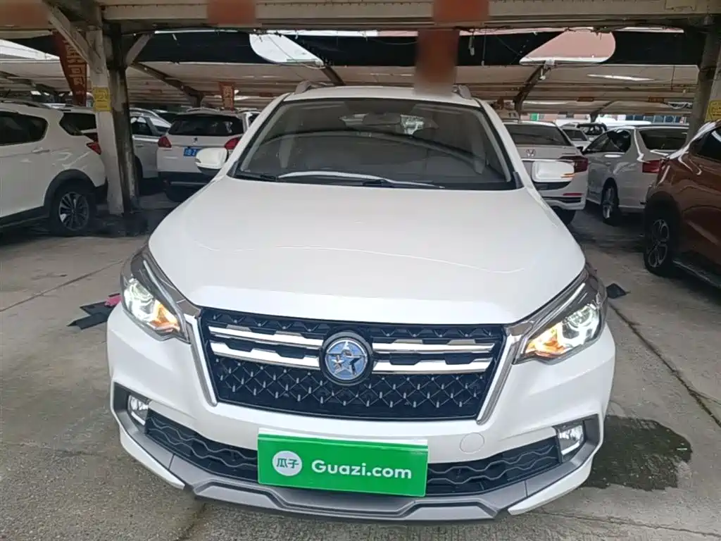 Venucia T70 启辰T70 2019款 2.0 L CVT睿趣版 国V