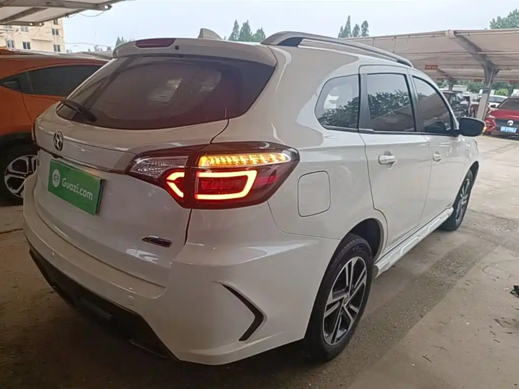 Venucia T70 启辰T70 2019款 2.0 L CVT睿趣版 国V
