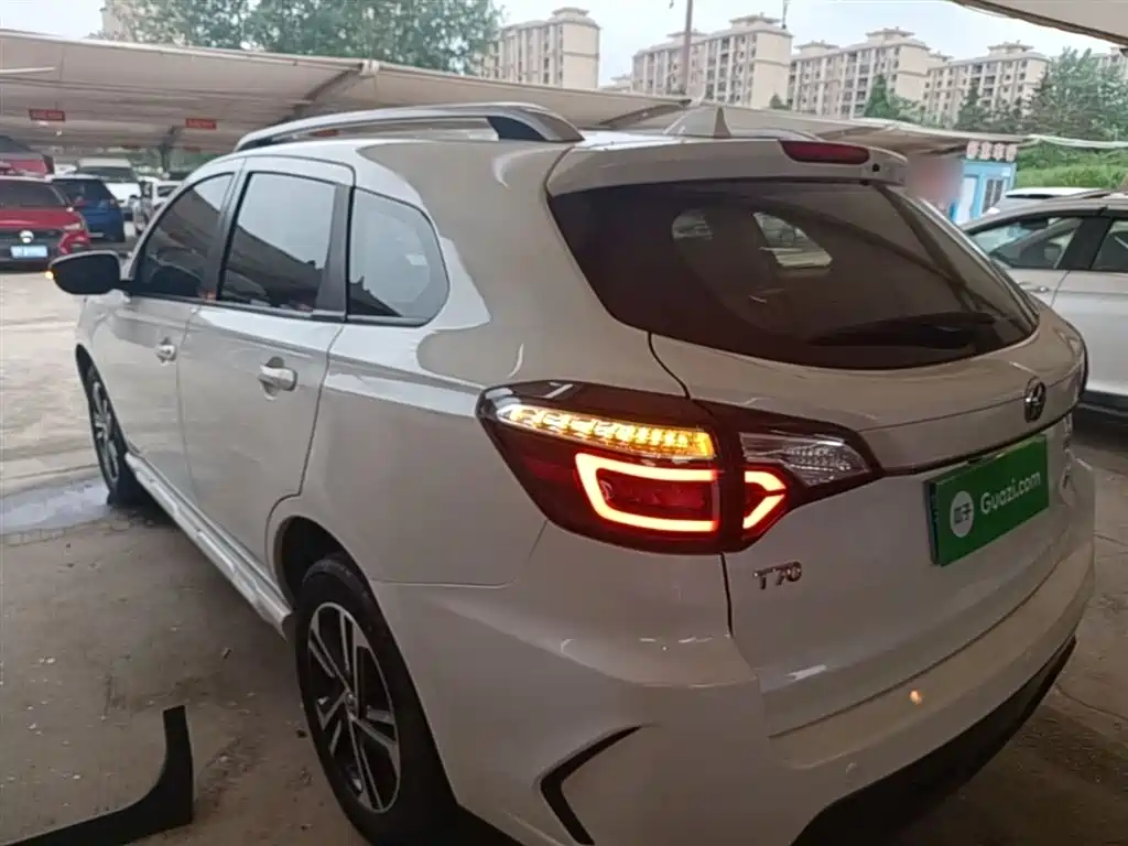Venucia T70 启辰T70 2019款 2.0 L CVT睿趣版 国V