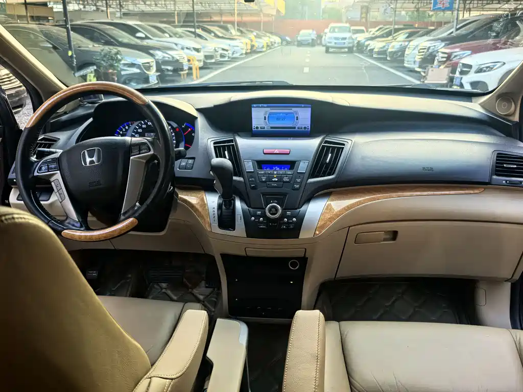 Odyssey 2.4 L Luxury