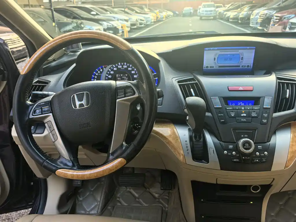 Odyssey 2.4 L Luxury