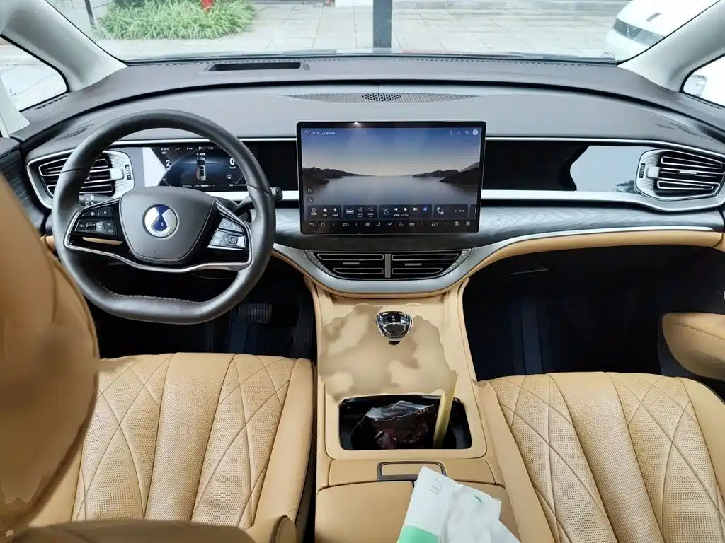 Denza D9 DM-i 980 4 WD Honored