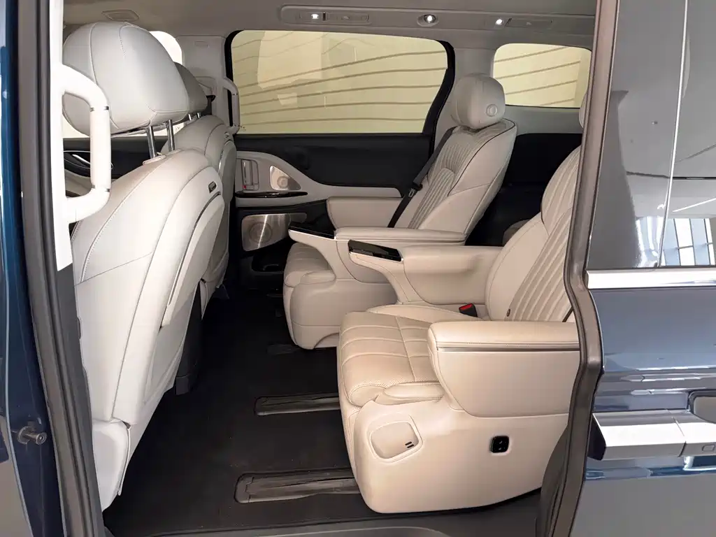 Voyah Dreamer PHEV 4 WD Distinguished Kunpeng