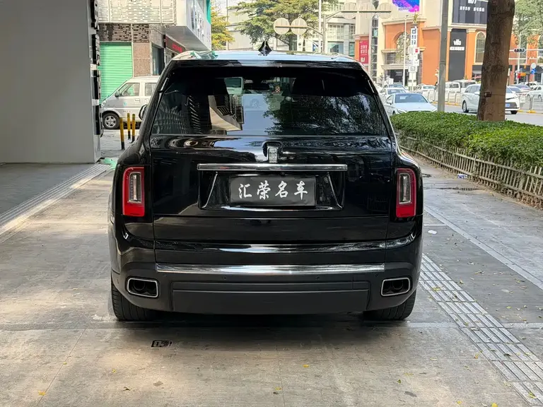 Rolls-Royce Cullinan 5-seat