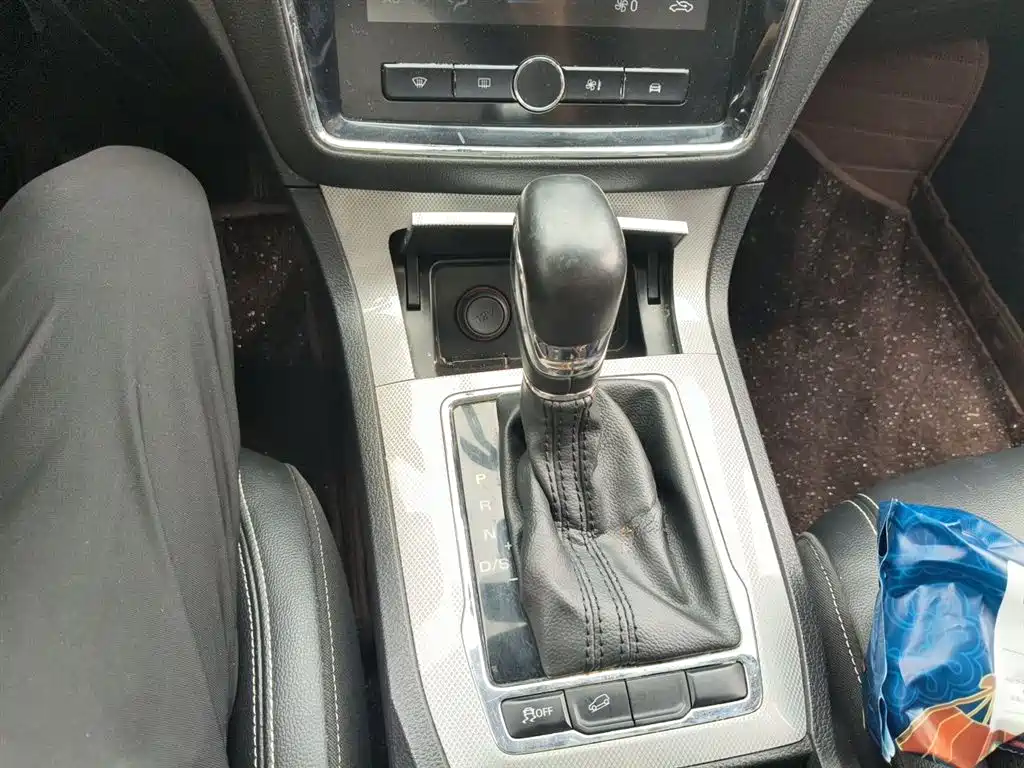 Roewe RX5 20 T Auto 4 G Connected Million