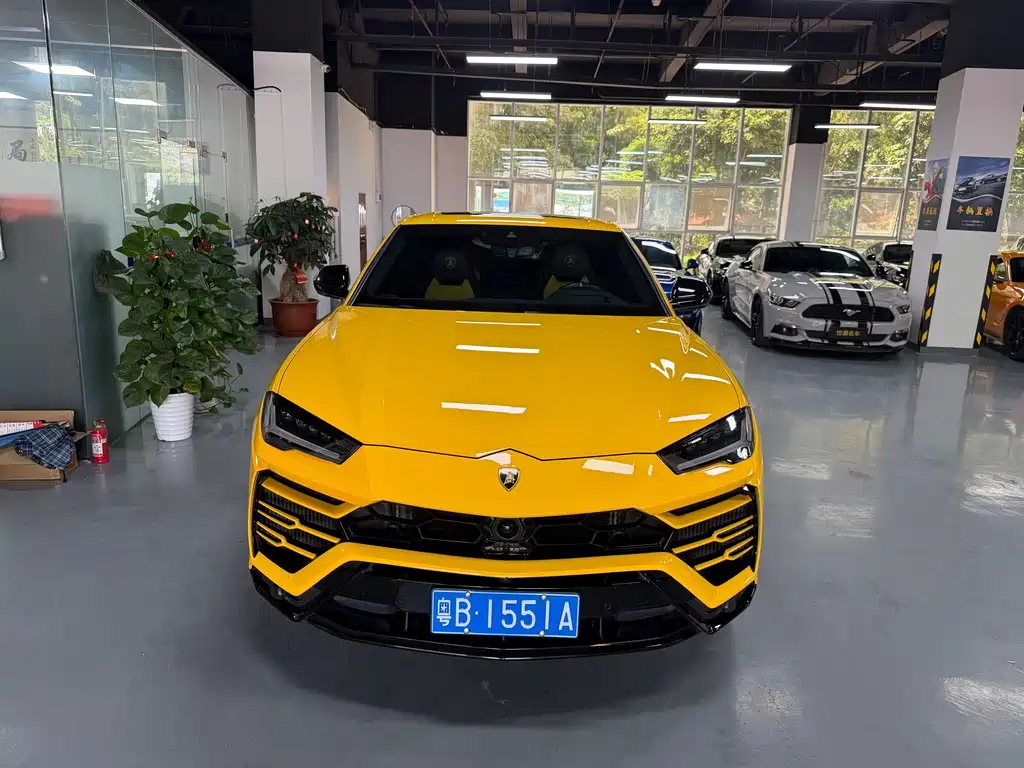 Urus 4.0 T V8