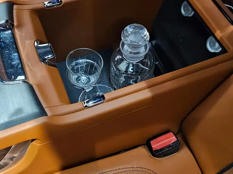 Rolls-Royce Cullinan 4-seat