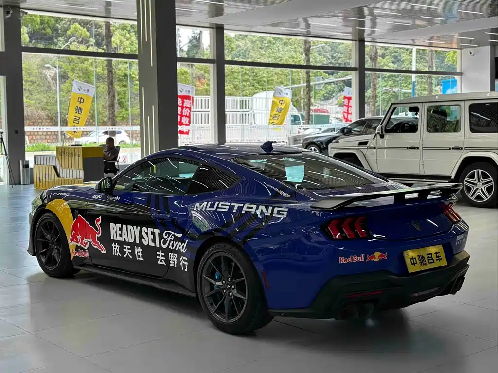 Mustang 5.0 L V8 Dark Horse