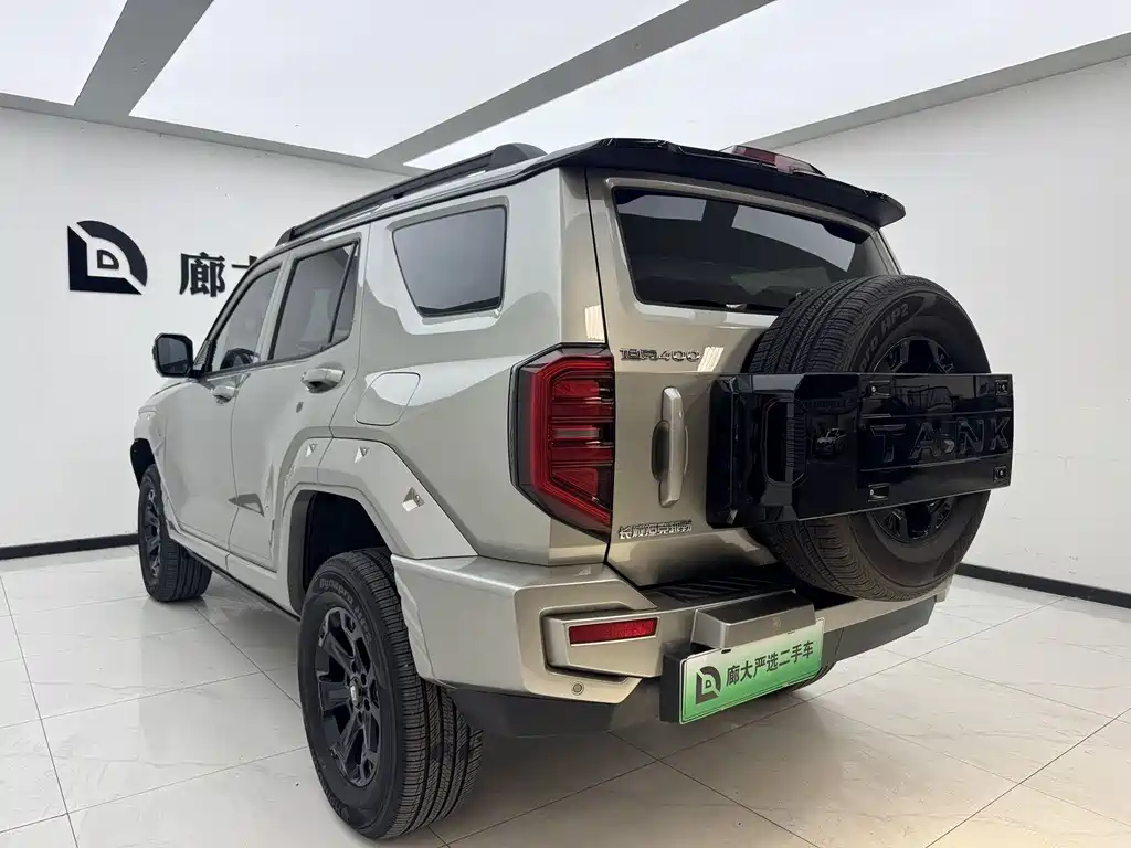 Tank 400 NEV Hi4-T Super Power