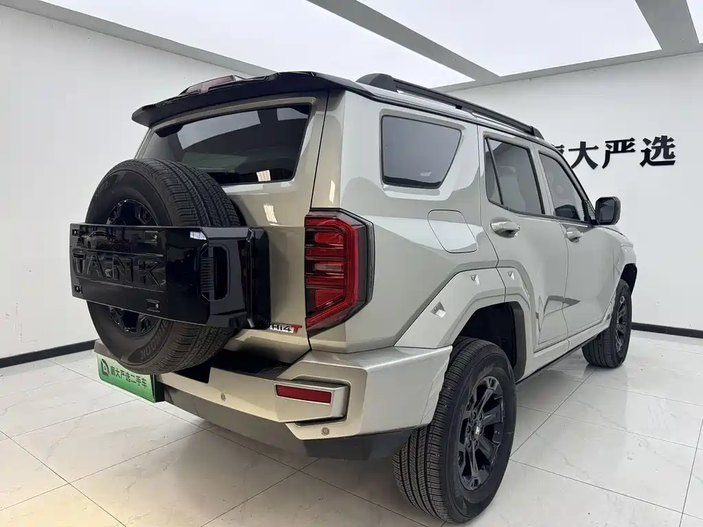 Tank 400 NEV Hi4-T Super Power