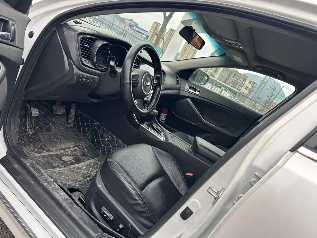 Kia K5 2.0 L Auto Luxury