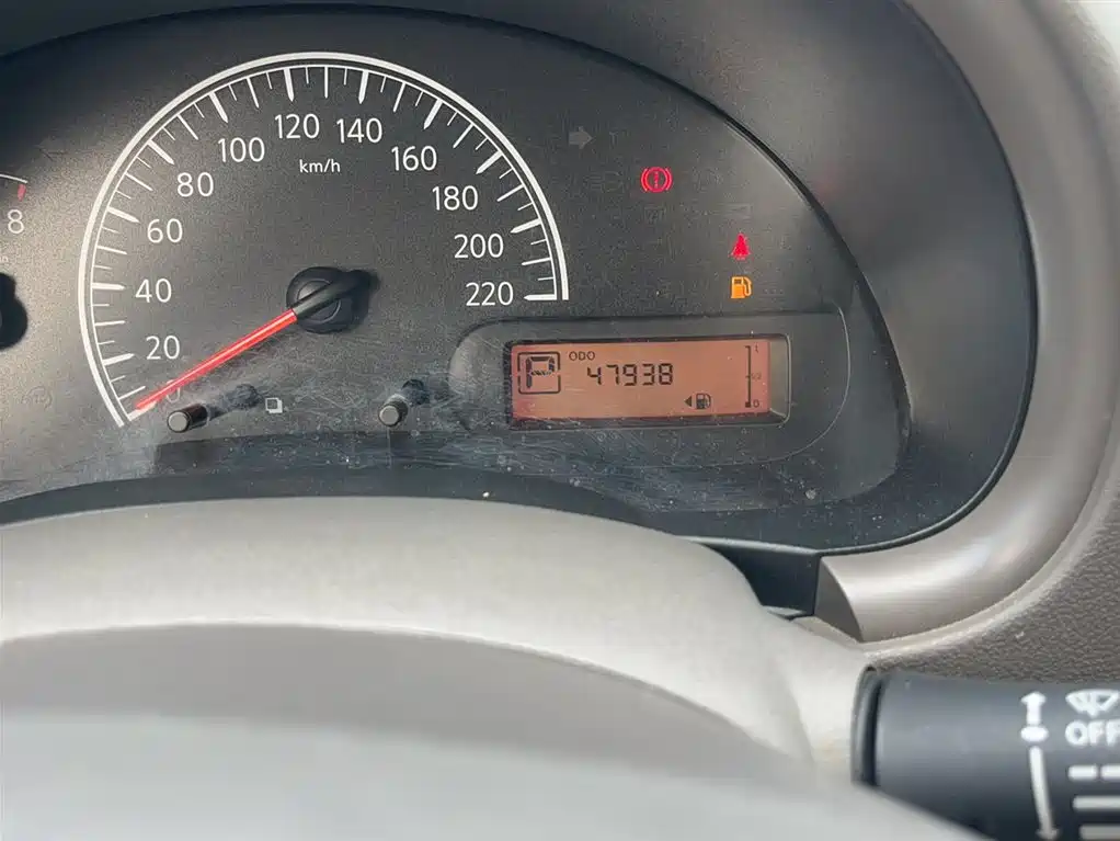Sunny 1.5 XE CVT Leading