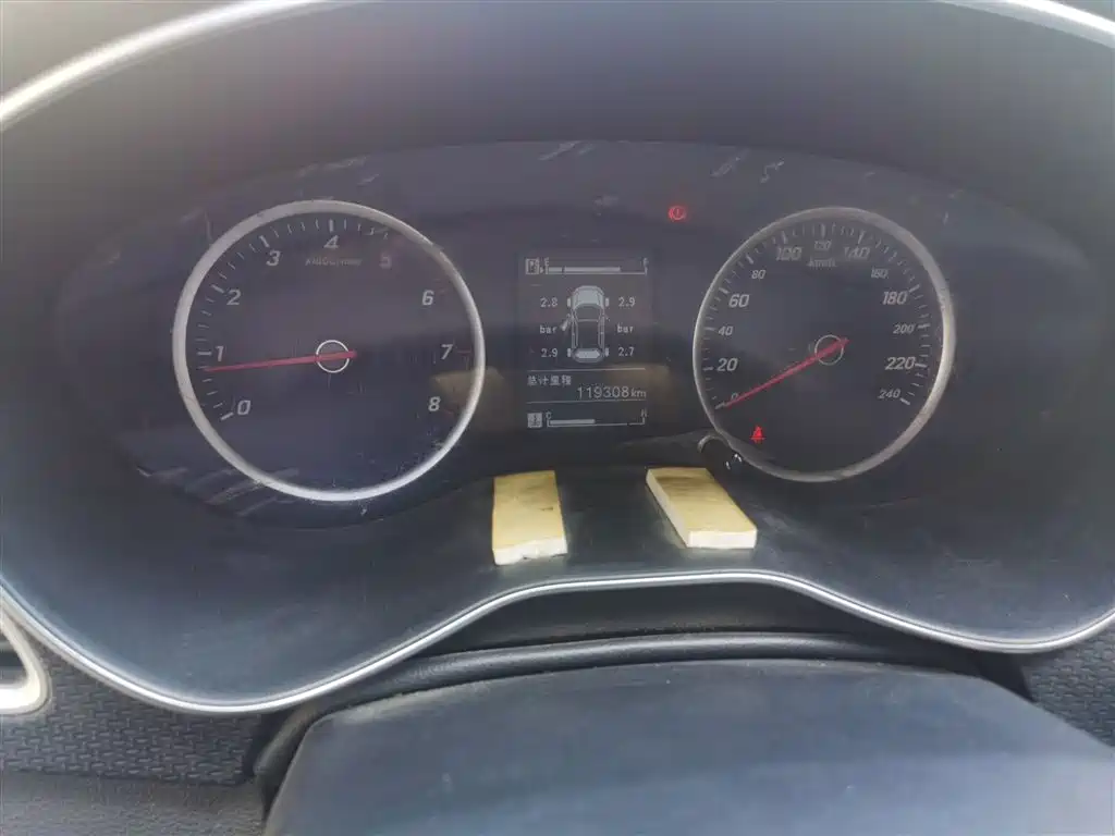 Baojun 730 1.5 L Manual Fashion 7-seat CN-VI