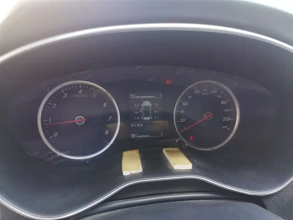 Baojun 730 1.5 L Manual Fashion 7-seat CN-VI