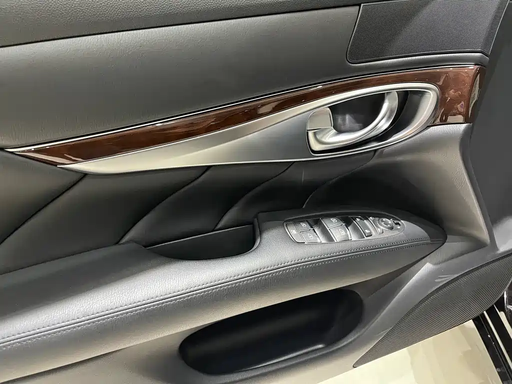 Infiniti Q70 Q70 L 2.5 L Joy