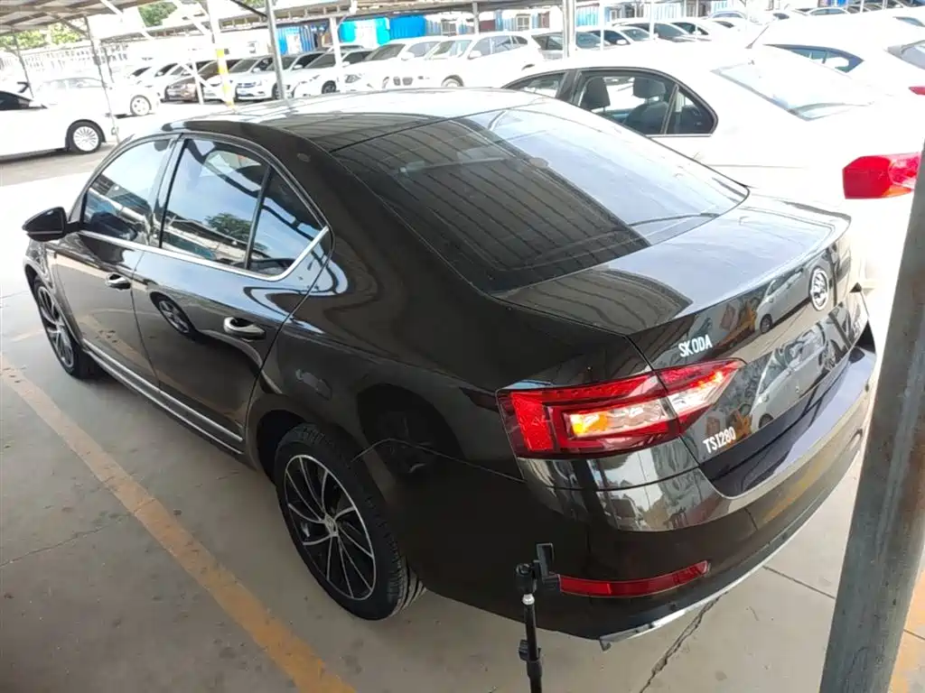 Octavia TSI280 DSG Luxury
