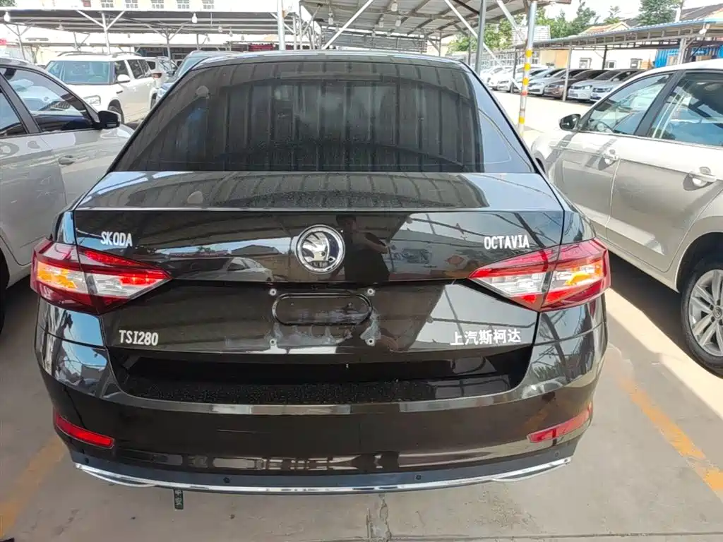 Octavia TSI280 DSG Luxury