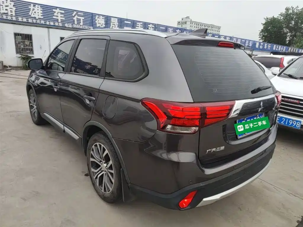 Outlander 2.0 L 2 WD Glory 5-seat