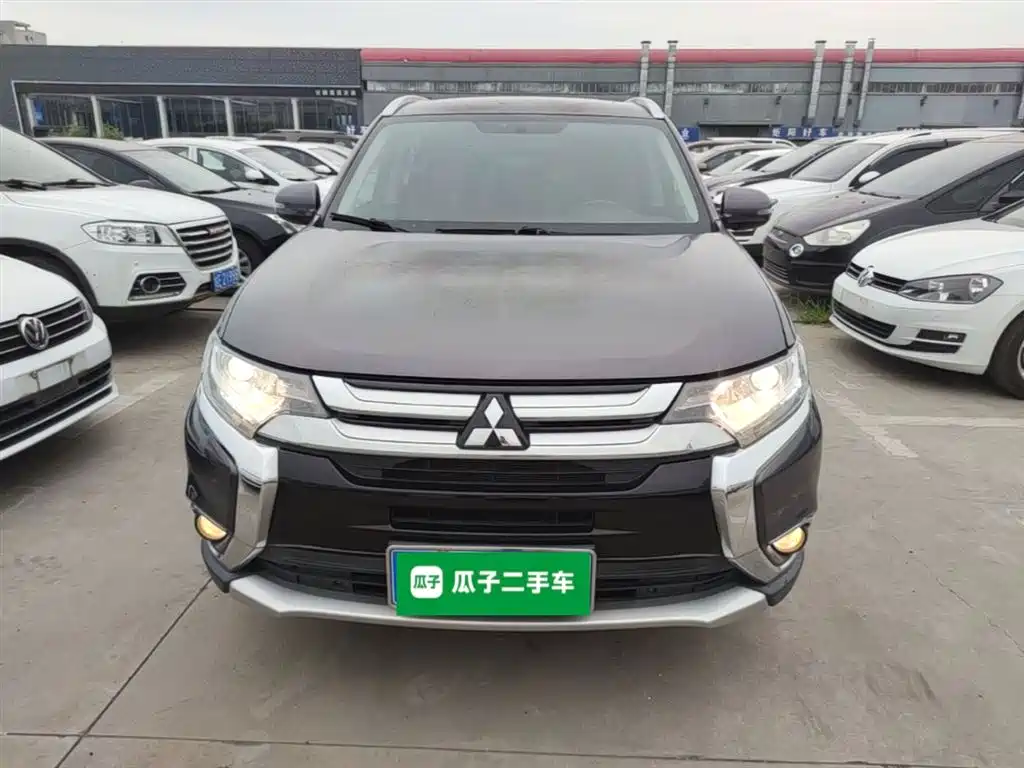 Outlander 2.0 L 2 WD Glory 5-seat
