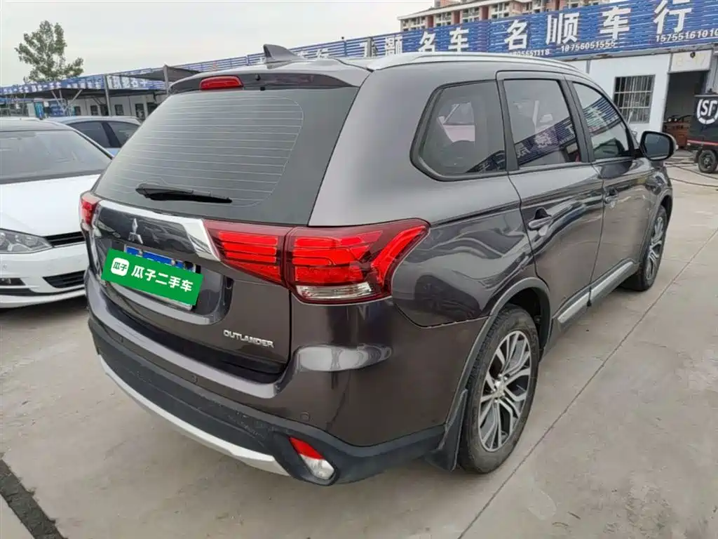Outlander 2.0 L 2 WD Glory 5-seat