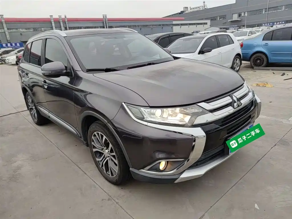 Outlander 2.0 L 2 WD Glory 5-seat