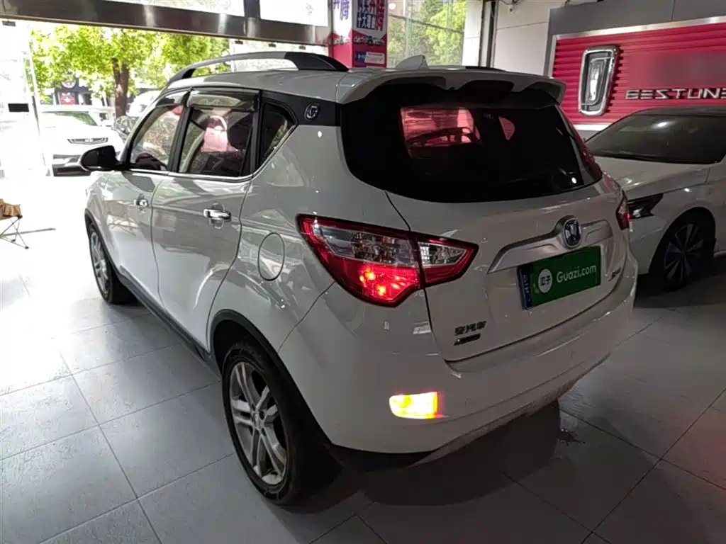 Changan CS35 1.6 L Auto Luxury CN-IV