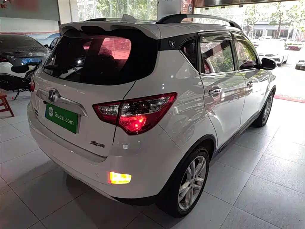 Changan CS35 1.6 L Auto Luxury CN-IV