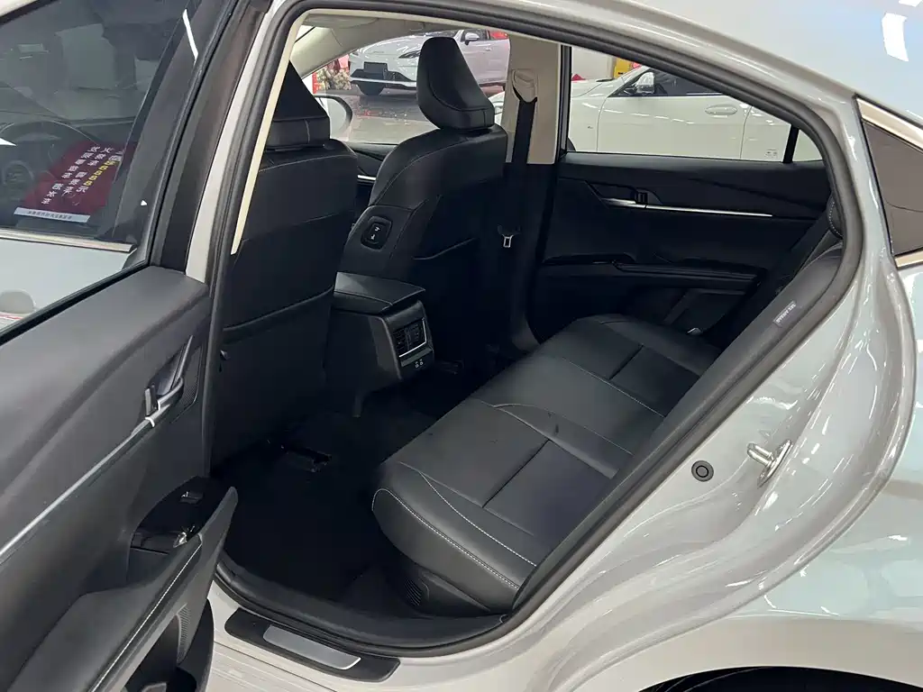Camry Dual Engine 2.0 HG Distinguished