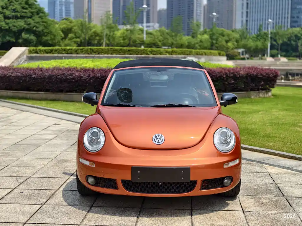 Beetle 2.0 BlackOrange Convertible Luxury