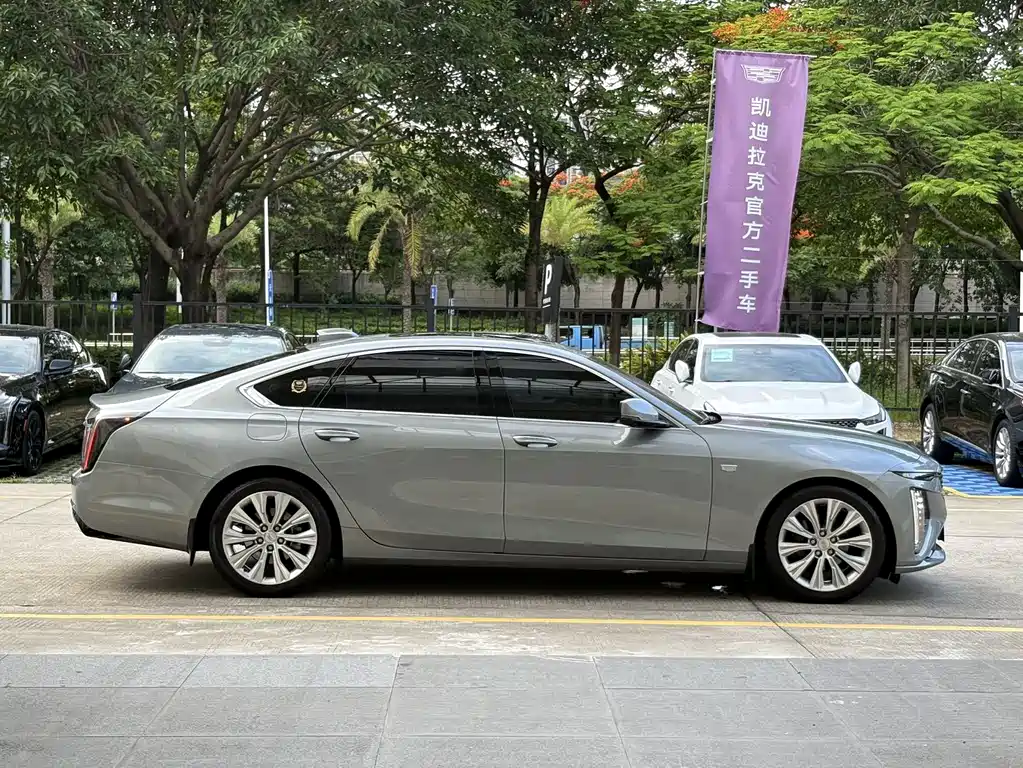 Cadillac CT6 28 T Distinguished