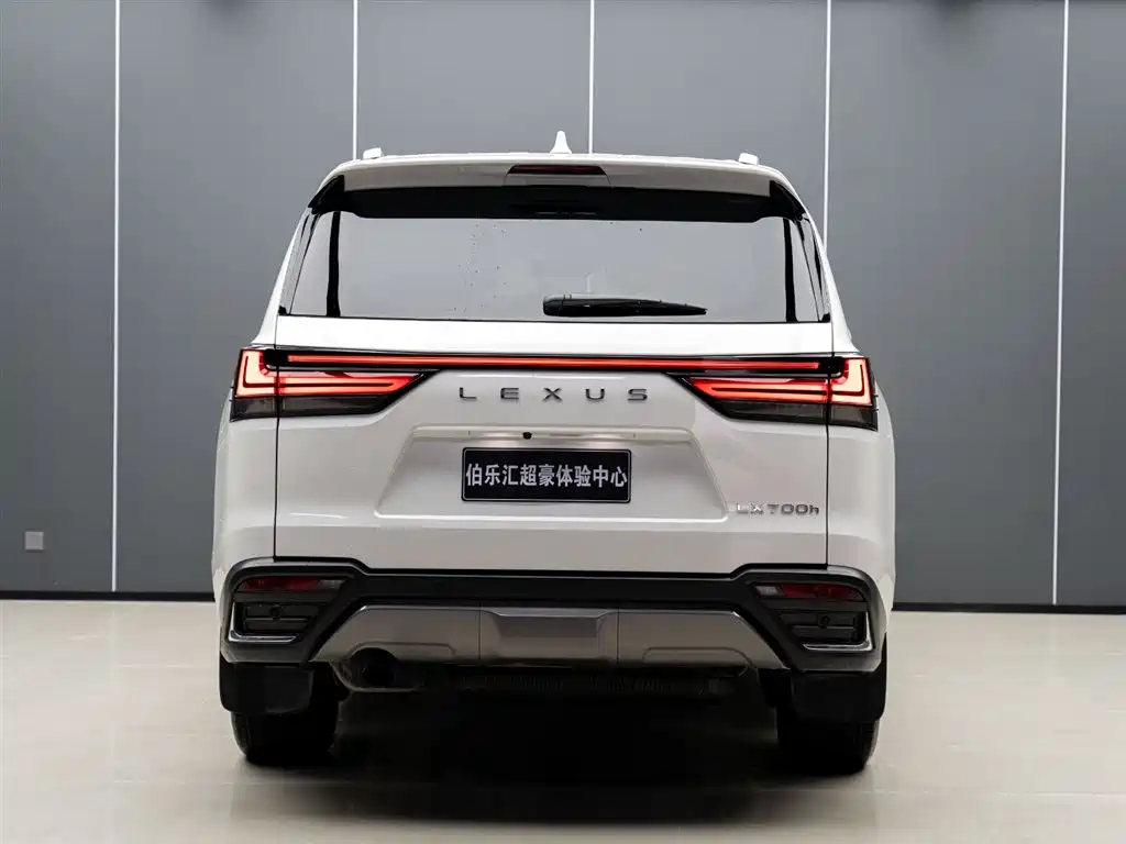 Lexus LX 700 h Territory