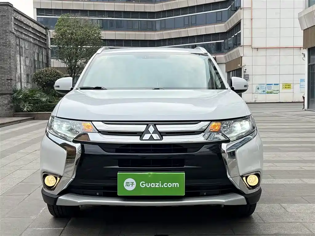 Outlander 2.4 L 4 WD Elite 5-seat
