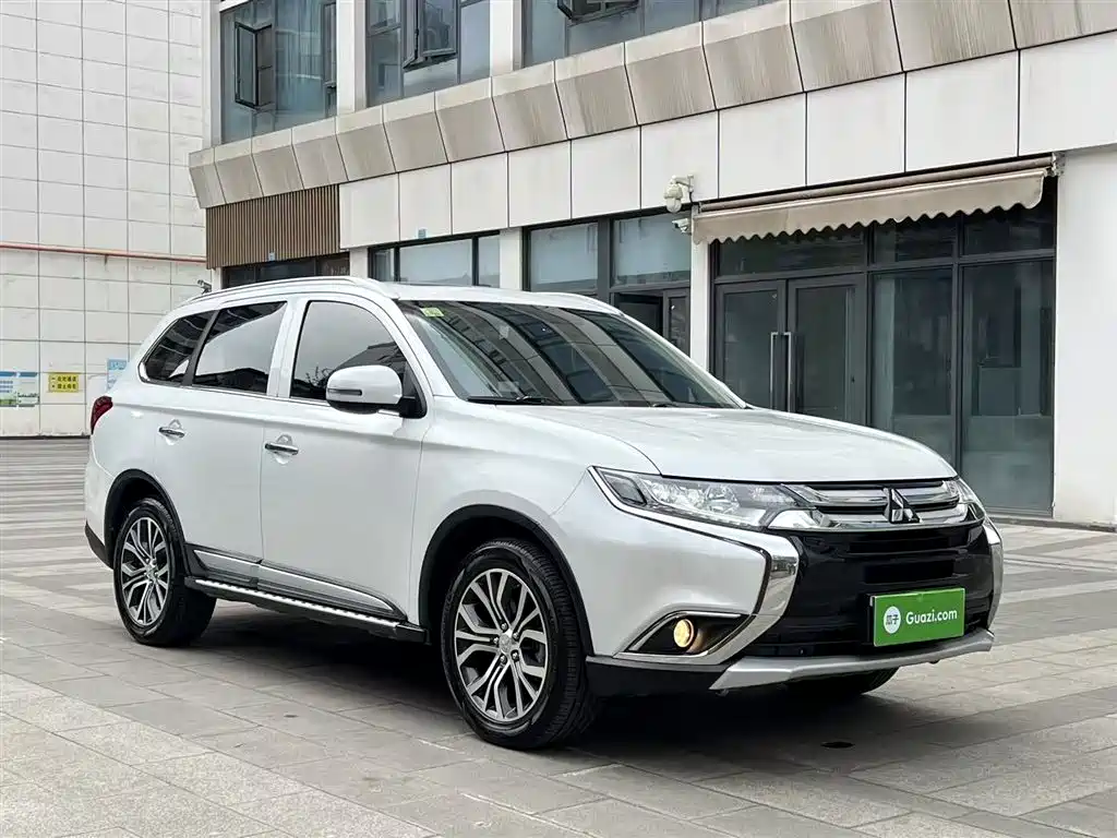 Outlander 2.4 L 4 WD Elite 5-seat